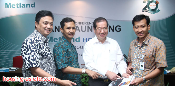 Kiri ke kanan : Purwantono, Vice Director of Hotel Division PT Metropolitan Land Tbk, Anhar Sudradjat, Business Development Director PT Metropolitan Land TbkNanda Widya, President Director PT Metropolitan Land Tbk, Wahyu Sulistio, Vice Director Corporate Communications PT Metropolitan Land Tbk.