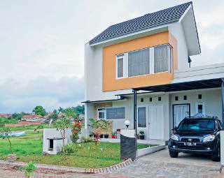 Rumah di pengembangan tahap awal yang telah dihuni