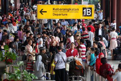 Peningkatan jumlah penumpang pesawat terbang merupakan salah satu indikator tumbuhnya masyarakat kelas menengah di Indonesia