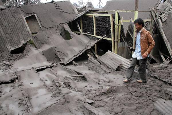 Bantuan-Ke-Pengungsi-Sinabung