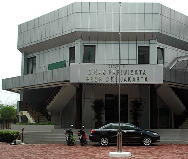 Gedung-gedung pendek milik pemda DKI akan dibangun menjadi 16 lantai atau dirobohkan untuk dijadikan taman