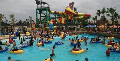 Waterpark Transera, salah satu fasilitas di Kota Harapan Indah