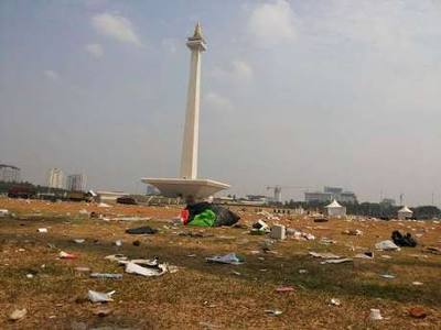 sampah pesta rakyat di Monas