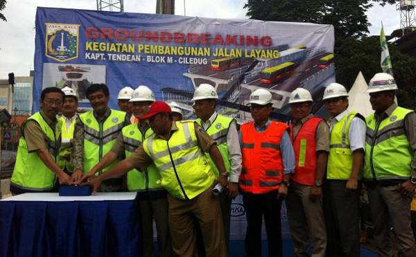 Wakil Gubernur DKI Djarot Saiful Hidayat meresmikan pembangunan jalan Layang Busway Ciledug - Tendean