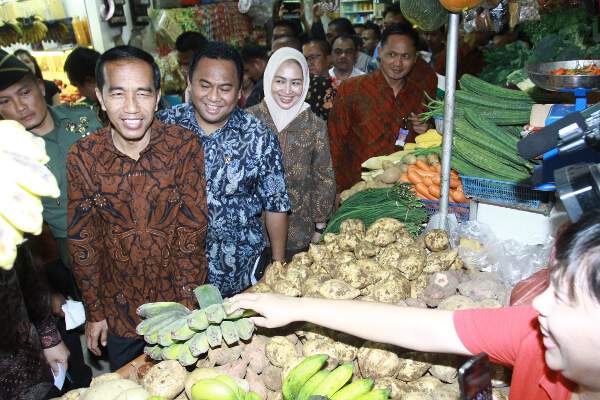 Presiden Jokowi Kunjungi Pasar Modern 3