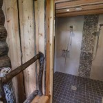 Villa Unik terbuat dari ukiran kayu dengan fasilitas modern 8