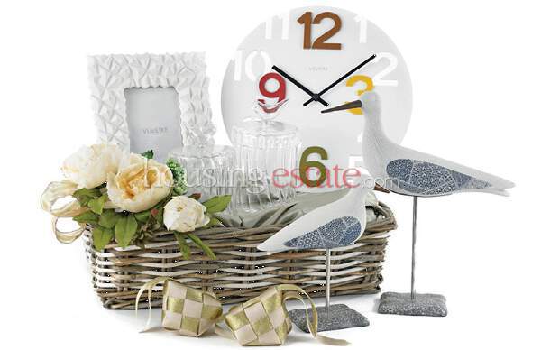 Bingkisan Tak Harus Makanan_1293535 Warren Rp1.798.000 Toples kaca, jam dinding, bingkai foto dan dekorasi burung bertema putih untuk dekorasi ruang keluarga.
