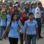 buruh pabrik pulang kerja pekerja informal