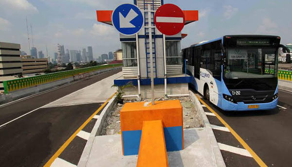 transjakarta ciledug tendean sumber poskotanews Transjakarta Ciledug-Tendean. Sumber : poskotanews