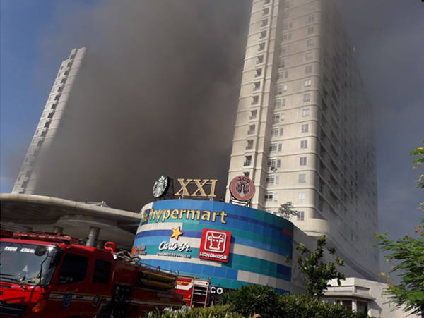 mall-cinere-kebakaran Kebakaran di mal Cinere Bellevue, Jl Cinere, Depok (Jawa Barat), pekan lalu. (Foto: Dede/HousingEstate)