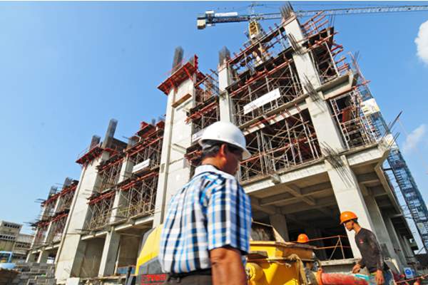 Pengerjaan konstruksi apartemen di Semarang, Jawa Tengah (foto : Susilo/Housing-Estate.com)