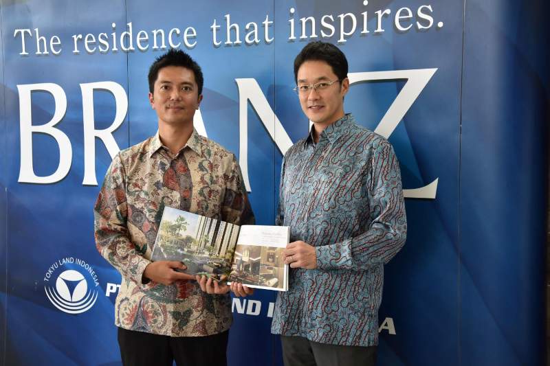 Direktur Tokyu Land Indonesia Tai Horikawa dan Tasuku Kinoshita saat menunjukkan proyek kondominium Branz BSD di BSD City, Serpong, Tangerang, Banten, beberapa waktu lalu. (Foto: Dok. Tokyu Land Indonesia)