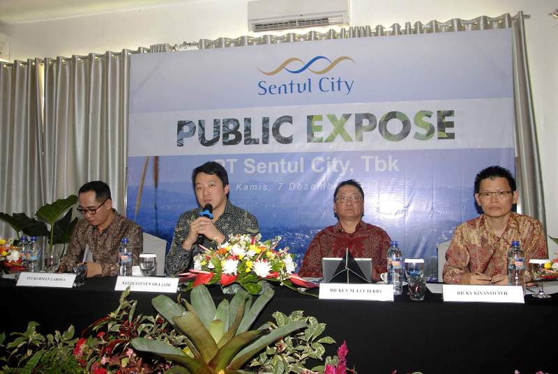 Keith Steven Muljadi (nomor dua dari kiri). (Foto: Yudiasis Iskandxar/HousingEstate).