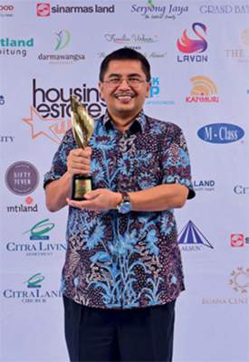 HousingEstate Awards Most Favoured Affordable Apartment in Tangerang, Banten, untuk EcoHome apartment-PT Ciputra Residence. Penghargaan diterima oleh Mary Octo Sihombing, Direktur PT Ciputra Residence.