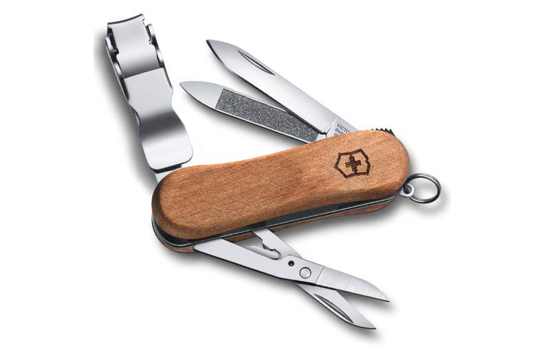 victorinox-nail-clip-wood
