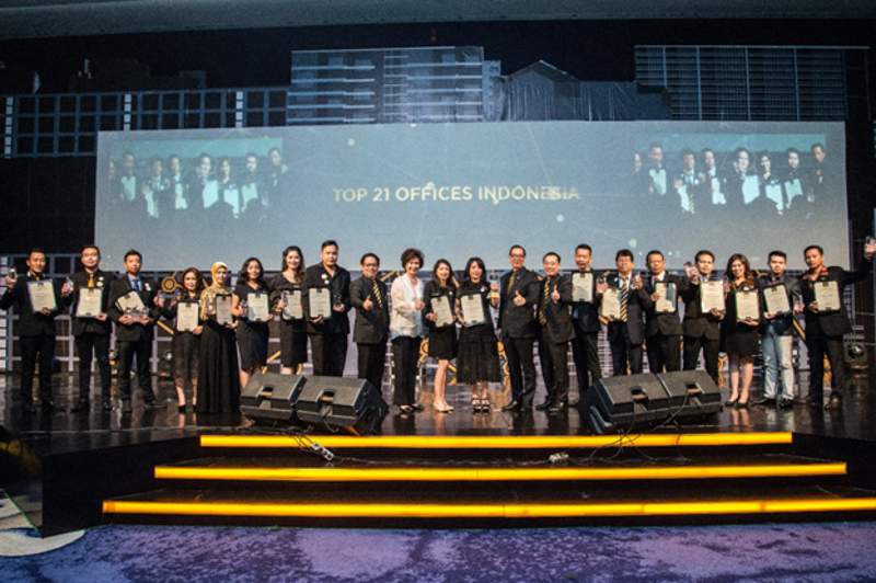 centuri 21 one21 Century 21 Meluncurkan aplikasi One21 dalam acara One21 Annual Award and Recognitions Night 2018 pada akhir Februari lalu. (Foto : Dok. Century21 Indonesia)