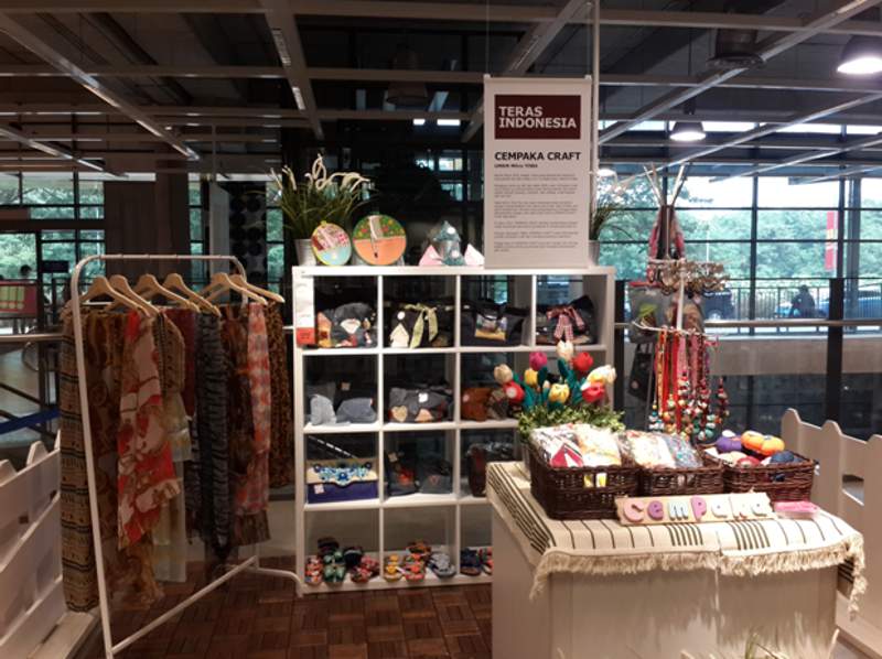 pameran ike teras indonesia Salah satu produk kerajinan yang hadir dalam Teras Indonesia, pameran rutin produk unggulan UKM lokal yang diselenggarakan IKEA Indonesia, di gerai IKEA Alam Sutera, Tangerang Selatan (Banten), 6-8 Juli 2018 (foto: dok. IKEA Indonesia)