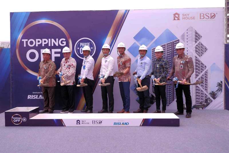 topping-off-sky-house-bsd