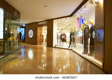 hong-kong-december-25-2015versace-260nw-362853617